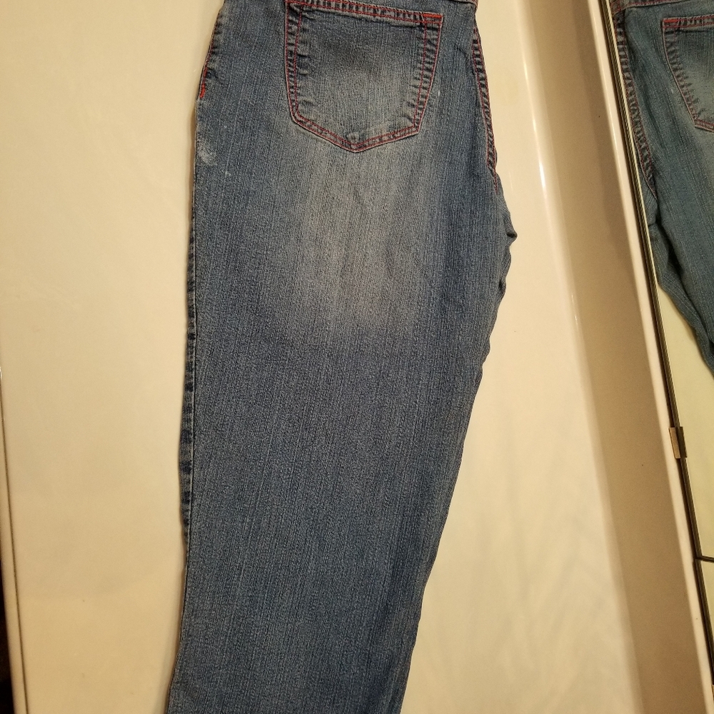 Capri Jeans - Picture 8 of 8